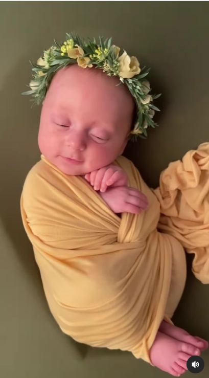 Зірка &quot;МастерШеф&quot; Ліза Глінська показала новонароджених доньок та розсекретила їхні імена: щемливе відео